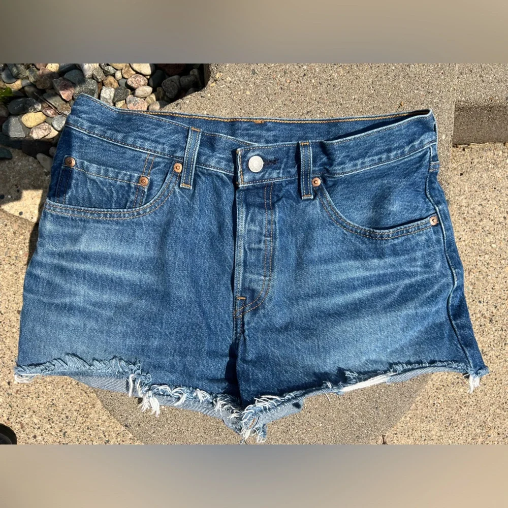 🔥Levi’s 501 | Mid to High-Rise Denim Jean Shorts | 30W